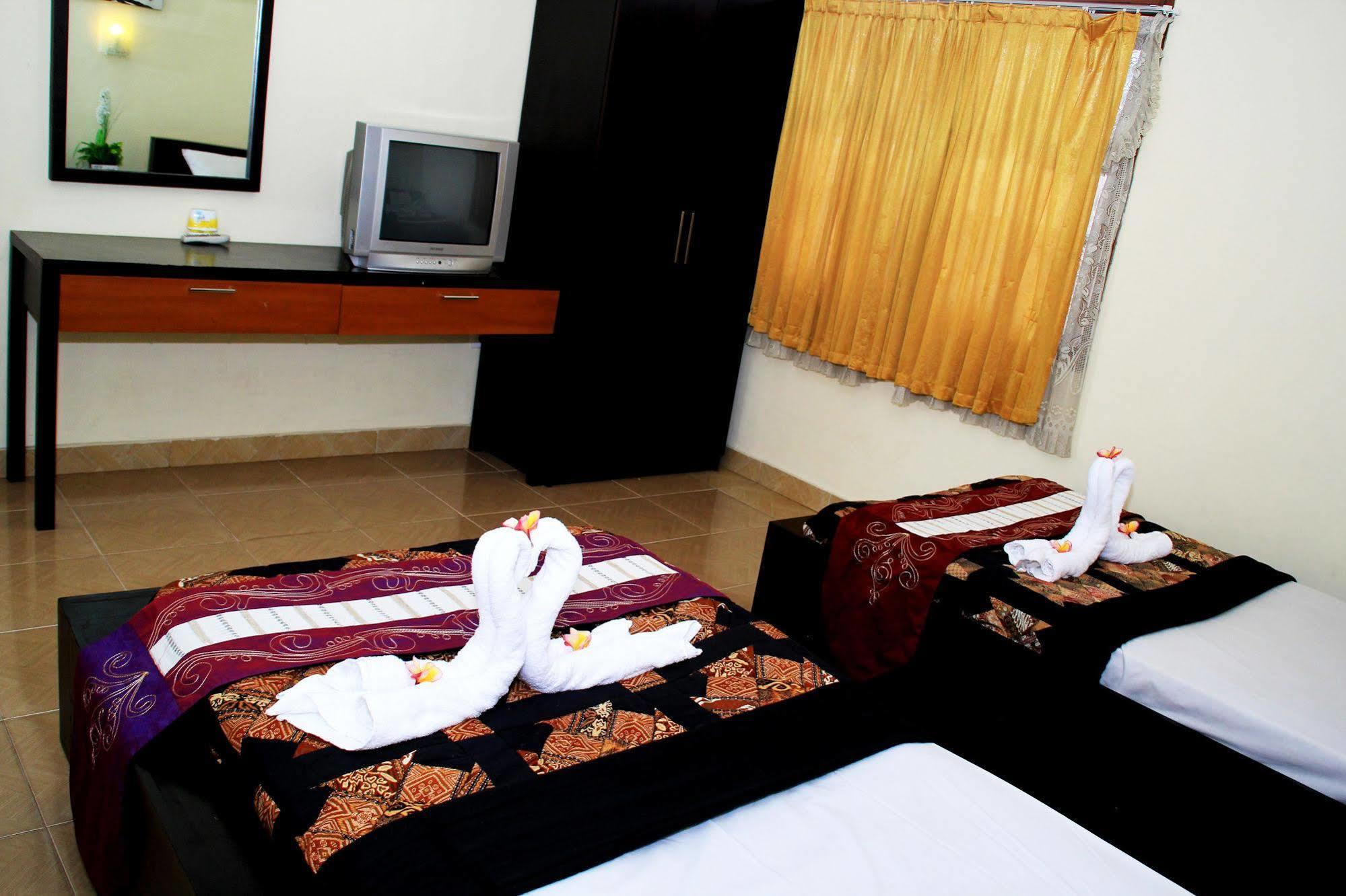 Vaccinated Staff - Oyo 3523 Gong Corner Homestay Kuta Lombok Extérieur photo