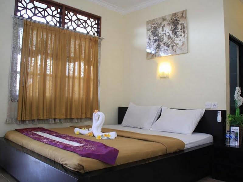 Vaccinated Staff - Oyo 3523 Gong Corner Homestay Kuta Lombok Extérieur photo