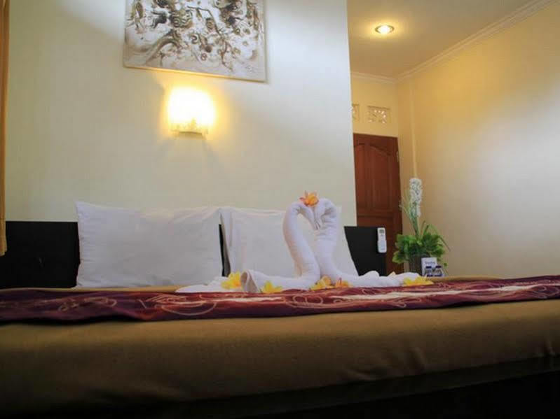 Vaccinated Staff - Oyo 3523 Gong Corner Homestay Kuta Lombok Extérieur photo