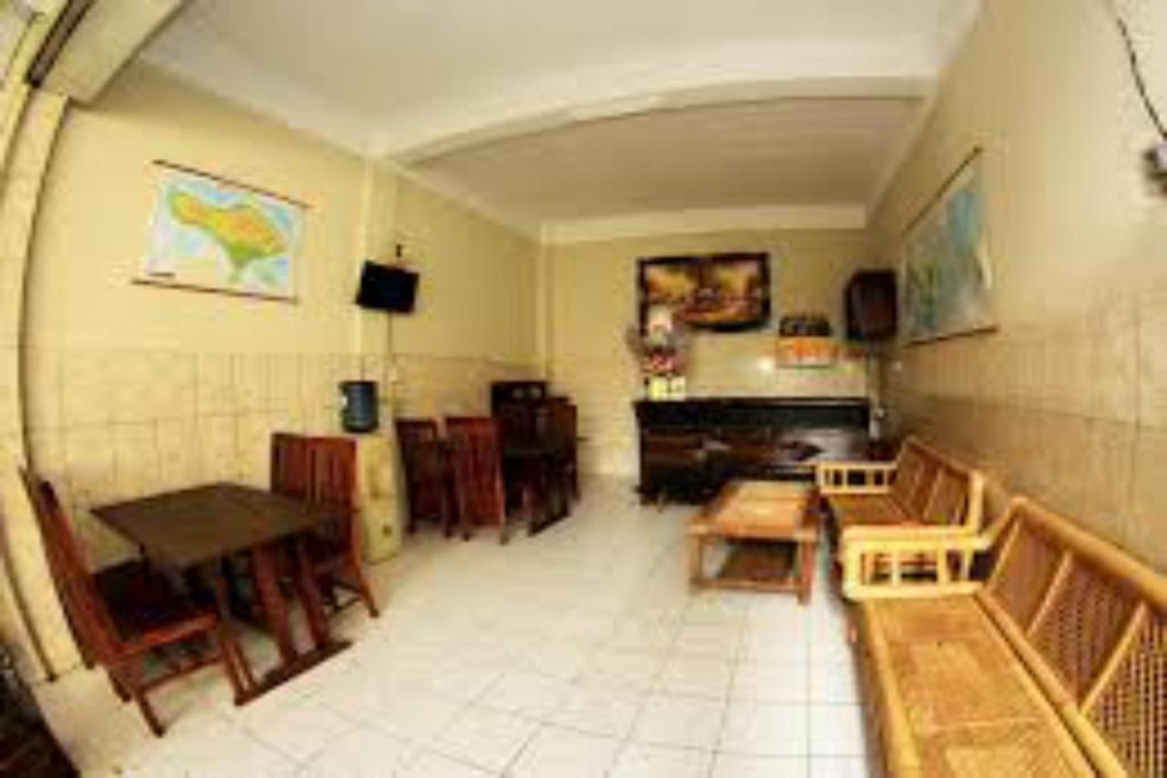 Vaccinated Staff - Oyo 3523 Gong Corner Homestay Kuta Lombok Extérieur photo